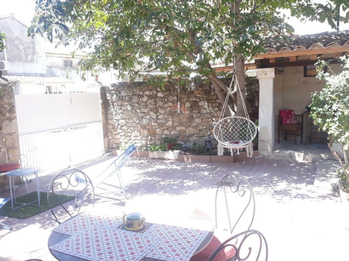 La capucinette à l’ombre du marronnier Vila Maussane les Alpilles Exterior foto